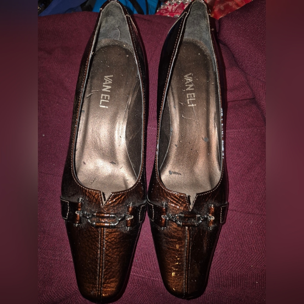 Vaneli Adsila Castagna Metallic Hammered Bronze Patent Leather Horsebit Pump 7.5